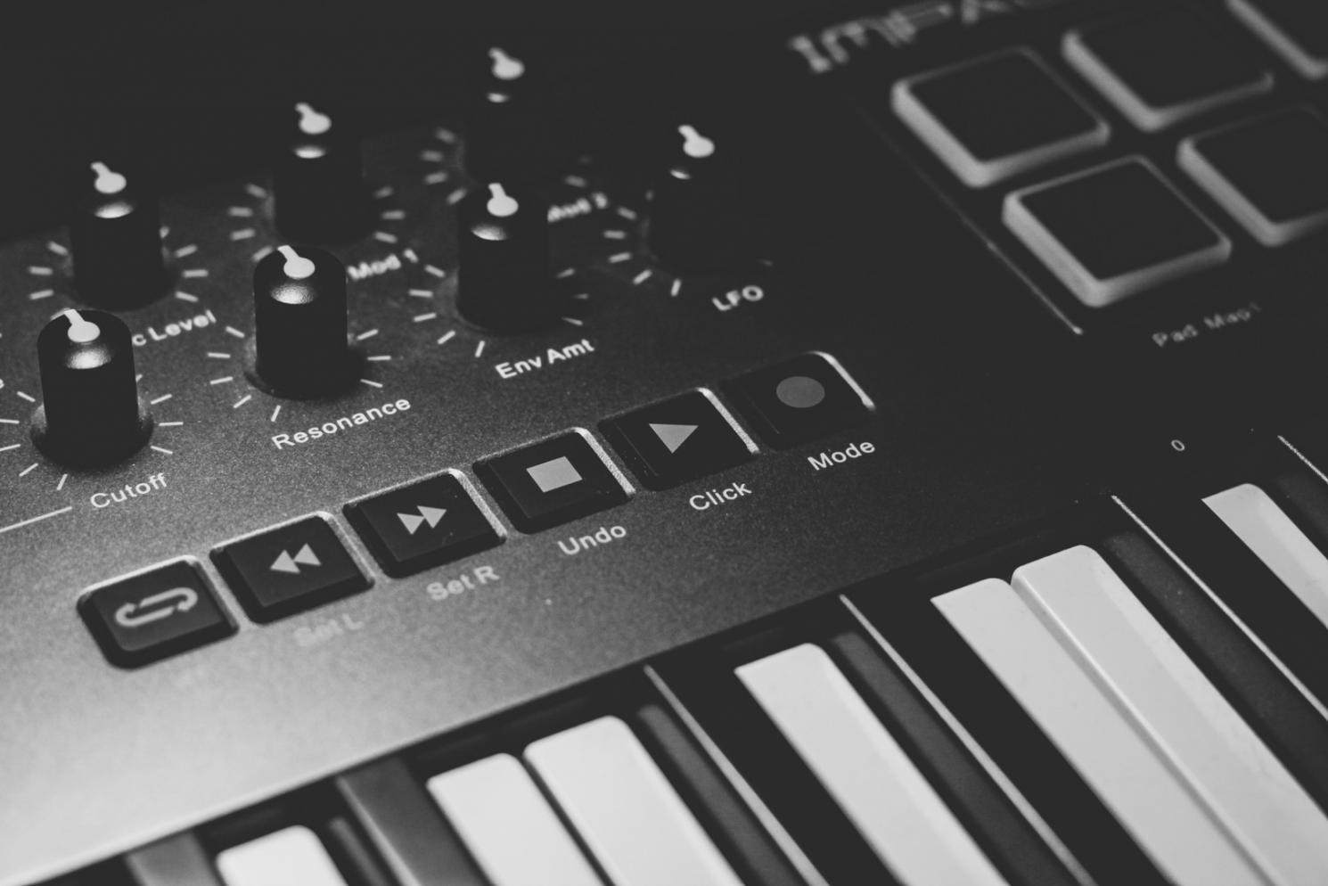 Sound-Design Studio mit professioneller Ausstattung